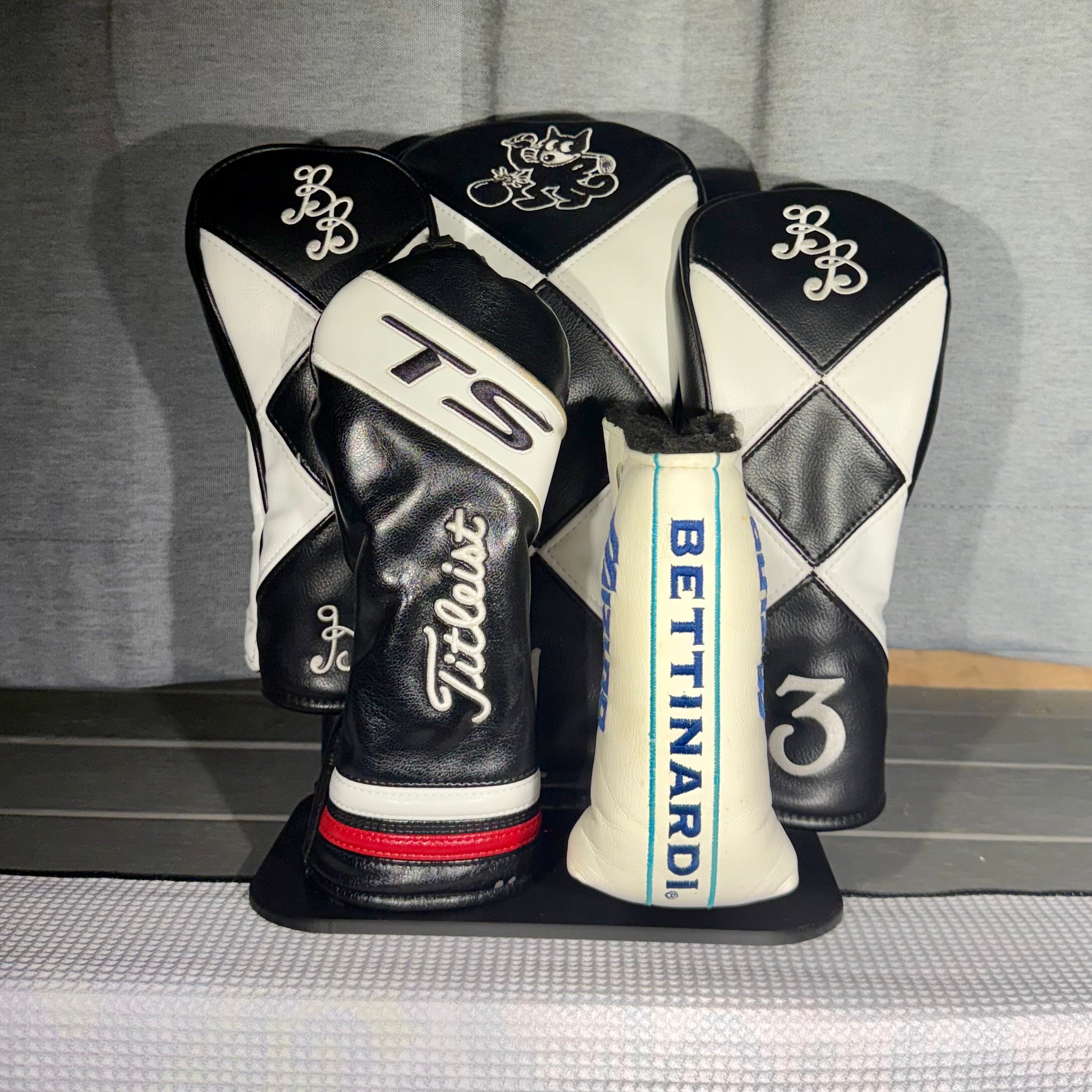 4+1 Piece Headcover Set Display (4 Woods +1 Putter)