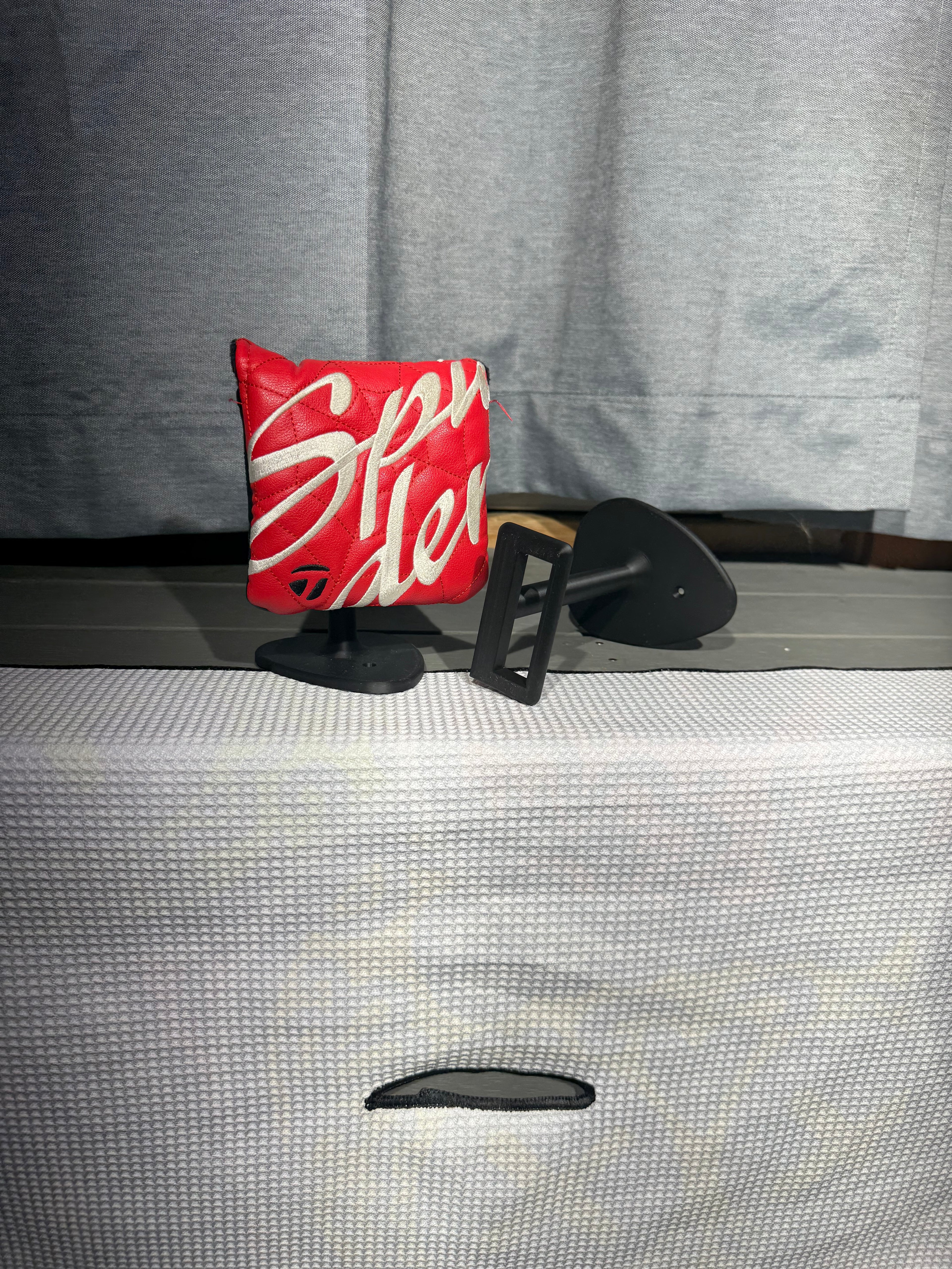 Regular Mallet Headcover Display (Wall or Shelf)